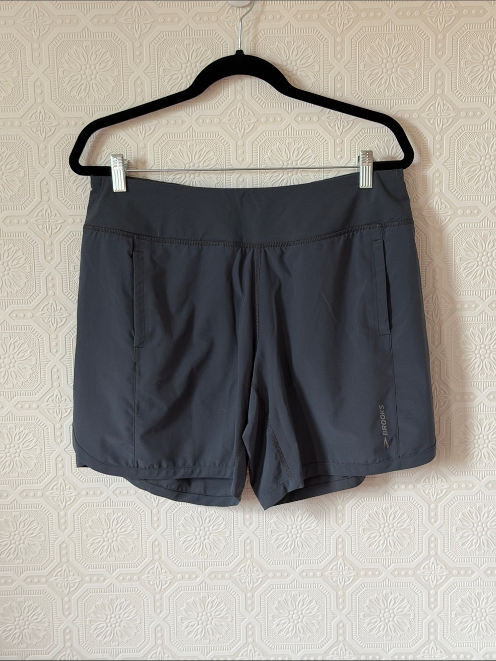 Brooks Women's Chaser Running Short 7” in Charcoal Gray